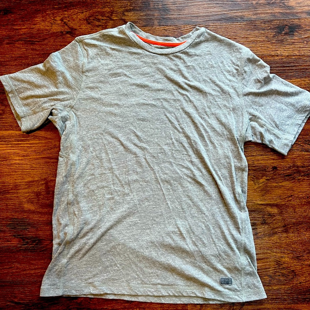 Free country T-shirt, Mens size small, fits like medium